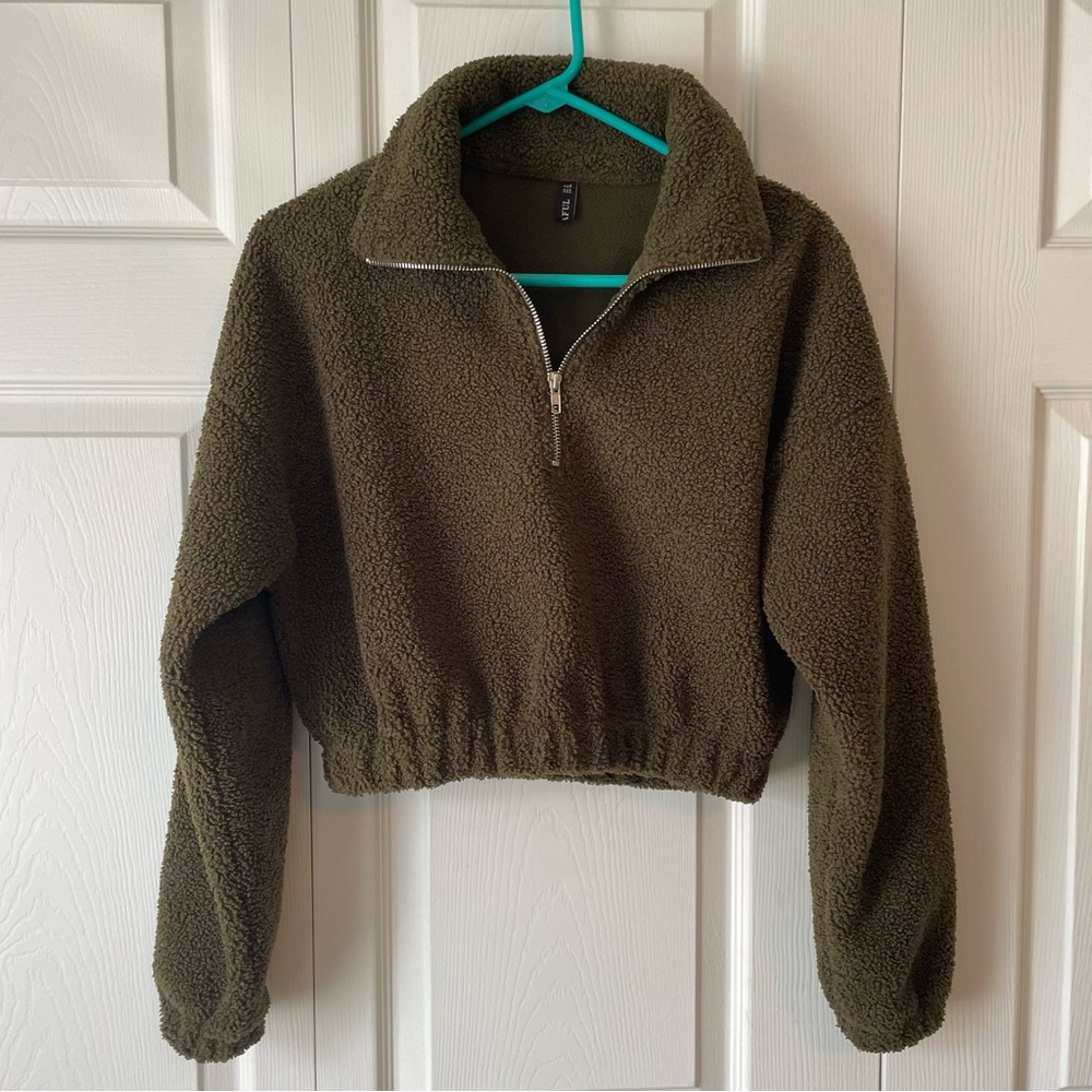 Cropped quarter zip